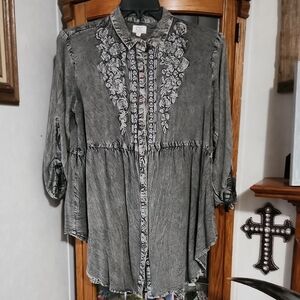 CC Chic Connection Gray Floral Embroidered Button-Up Blouse
